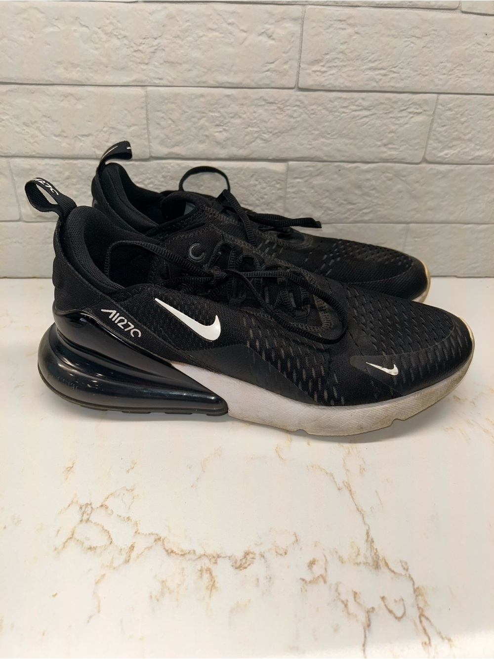 Nike Air Max 270 Mens Size 11.5 Black White Athletic Running Shoes Sneakers
